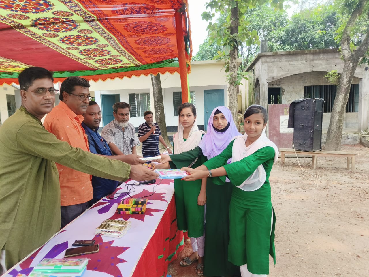 কৃতি শিক্ষার্থীদের সংবর্ধনা অনুষ্ঠান।